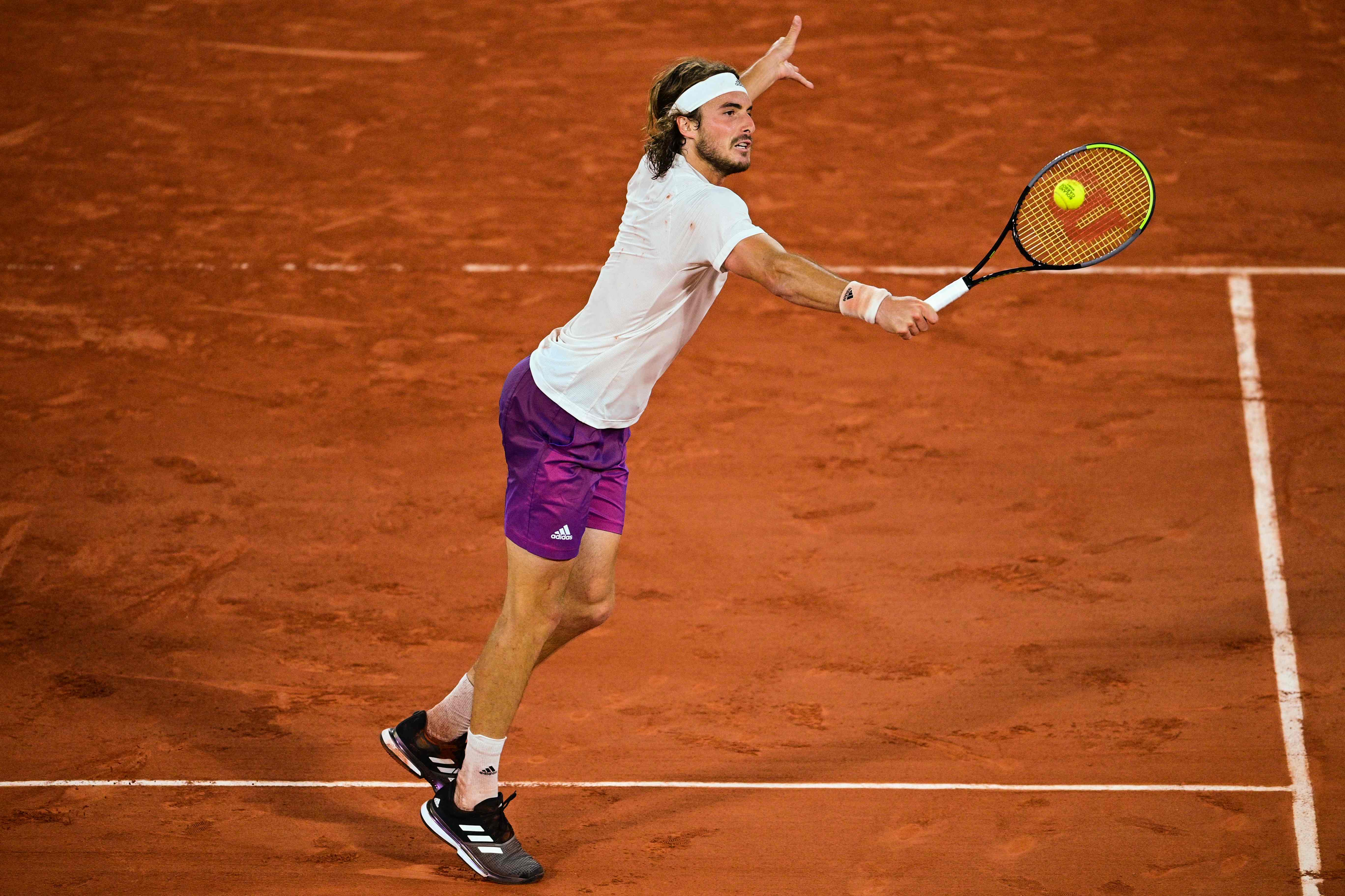 LOL电竞动态-美国网球队险胜西班牙网球队，西西帕斯绝境逆转的简单介绍