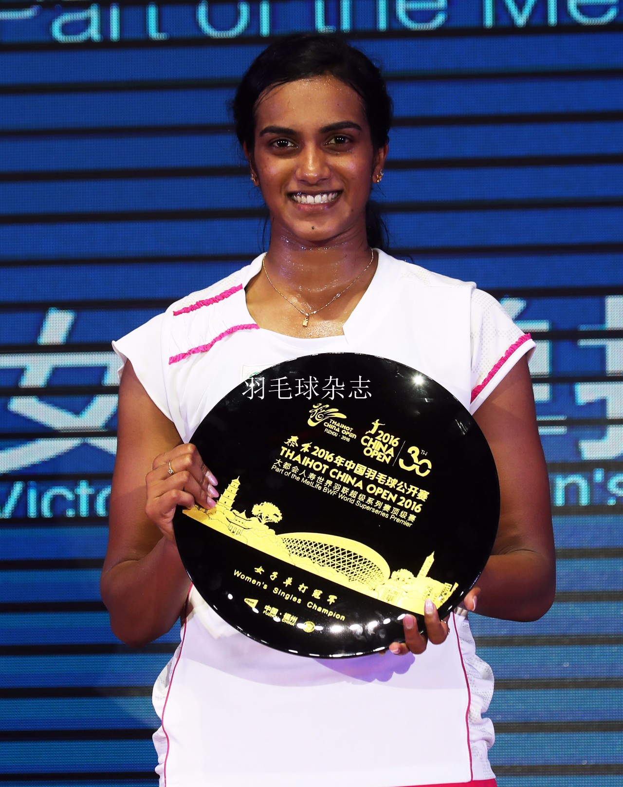 中国羽毛球队血洗丹麦羽毛球队,辛杜三分雨点燃全场 中国羽毛球队血洗丹麦羽毛球队,辛杜三分雨点燃全场