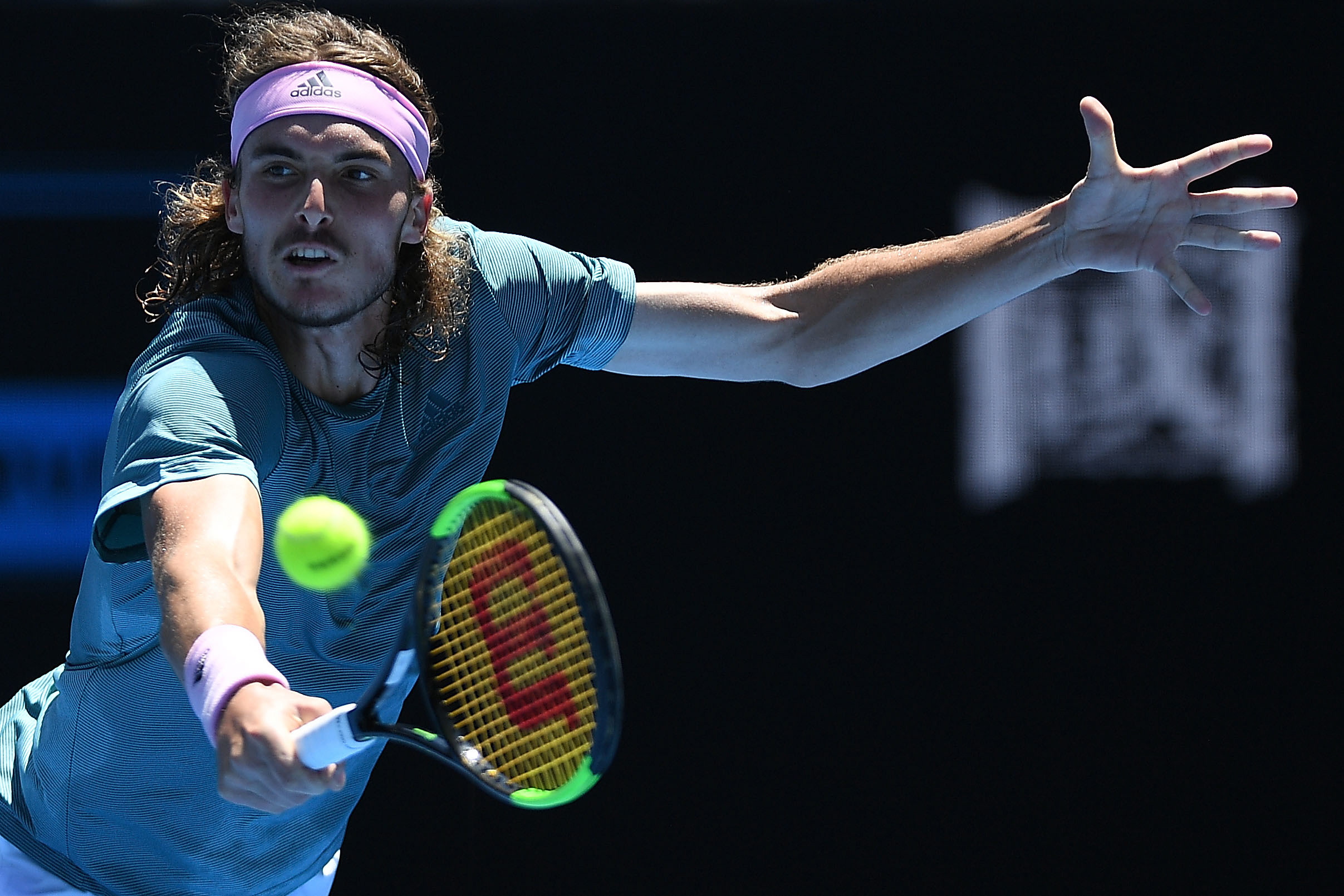 lol竞猜-意大利网球队险胜澳大利亚网球队，西西帕斯绝境逆转的简单介绍