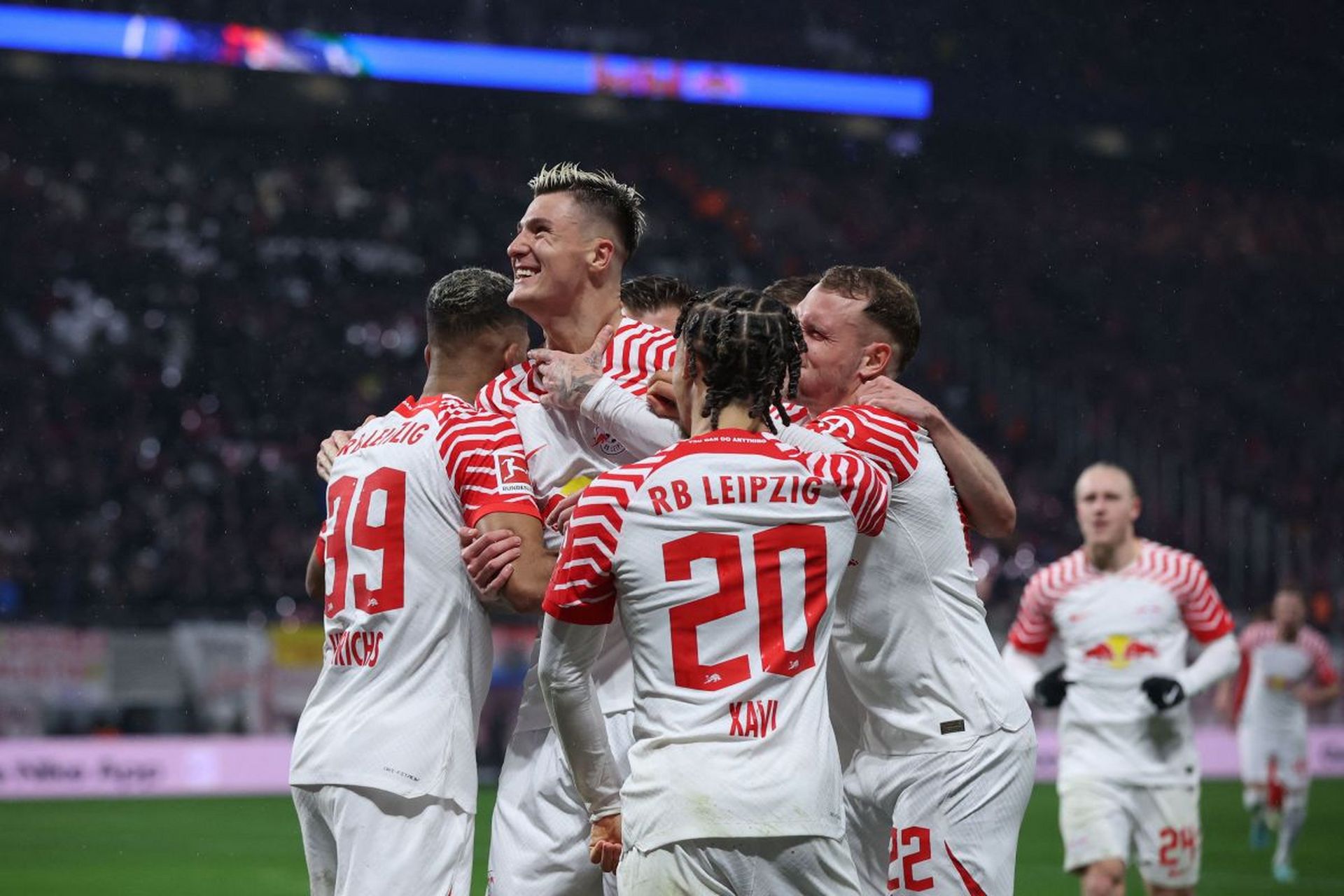 包含RB莱比锡客场逆转，终结连败的词条