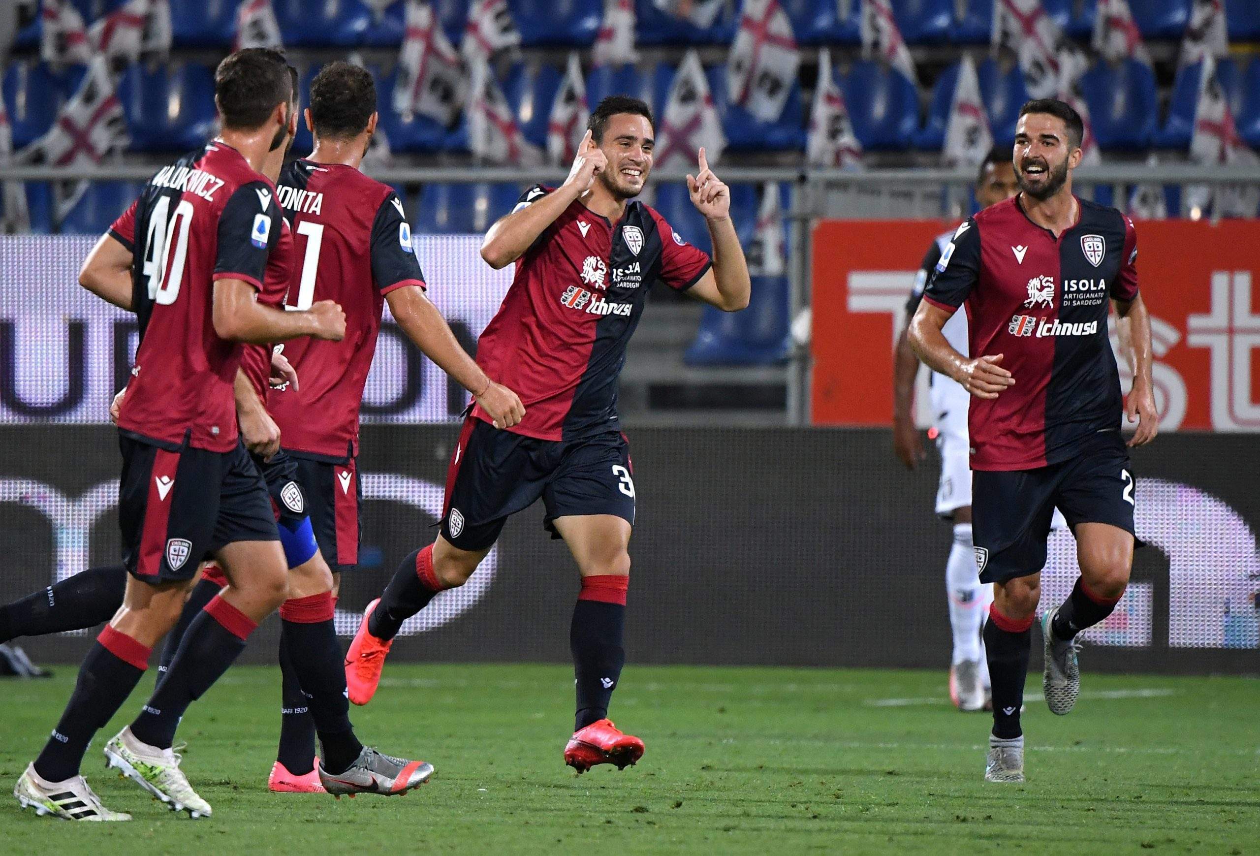 关于那不勒斯主场大胜，保持领先位置的信息