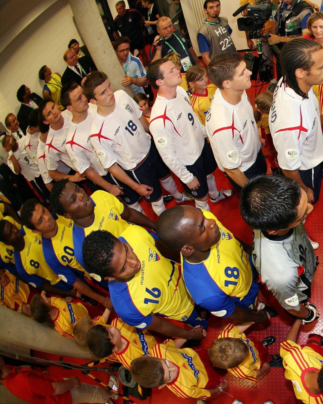 巴西队晋级决赛,赢得观众喝彩的简单介绍 巴西队晋级决赛,赢得观众喝彩的简单介绍