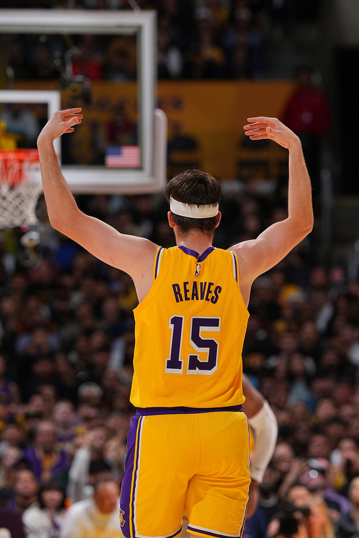 湖人再胜森林狼，取得主场两连胜的简单介绍