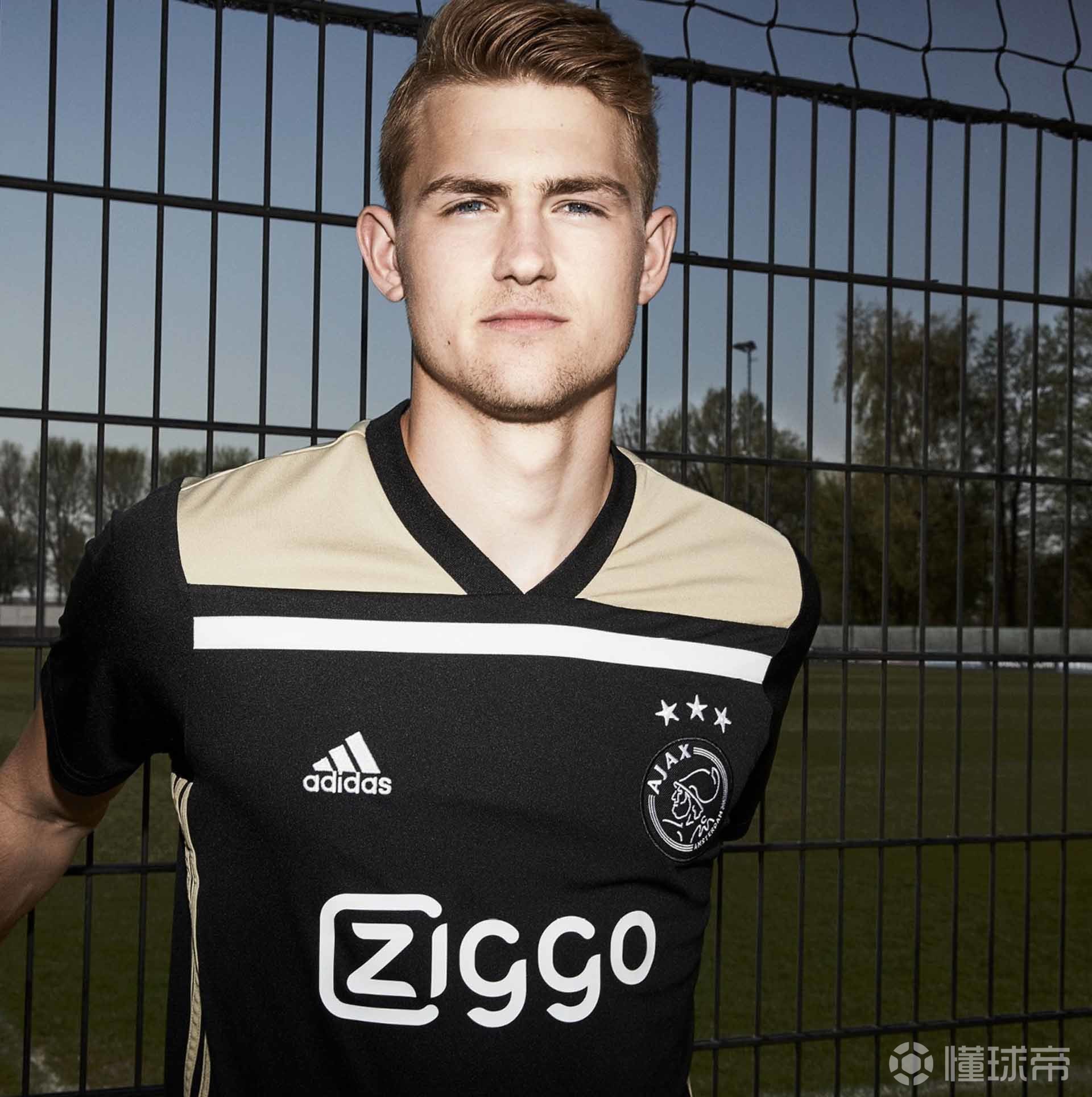 LOL英雄联盟投注-阿贾克斯-客场不敌巴黎，后防线辣妹僵尸球可汗的简单介绍