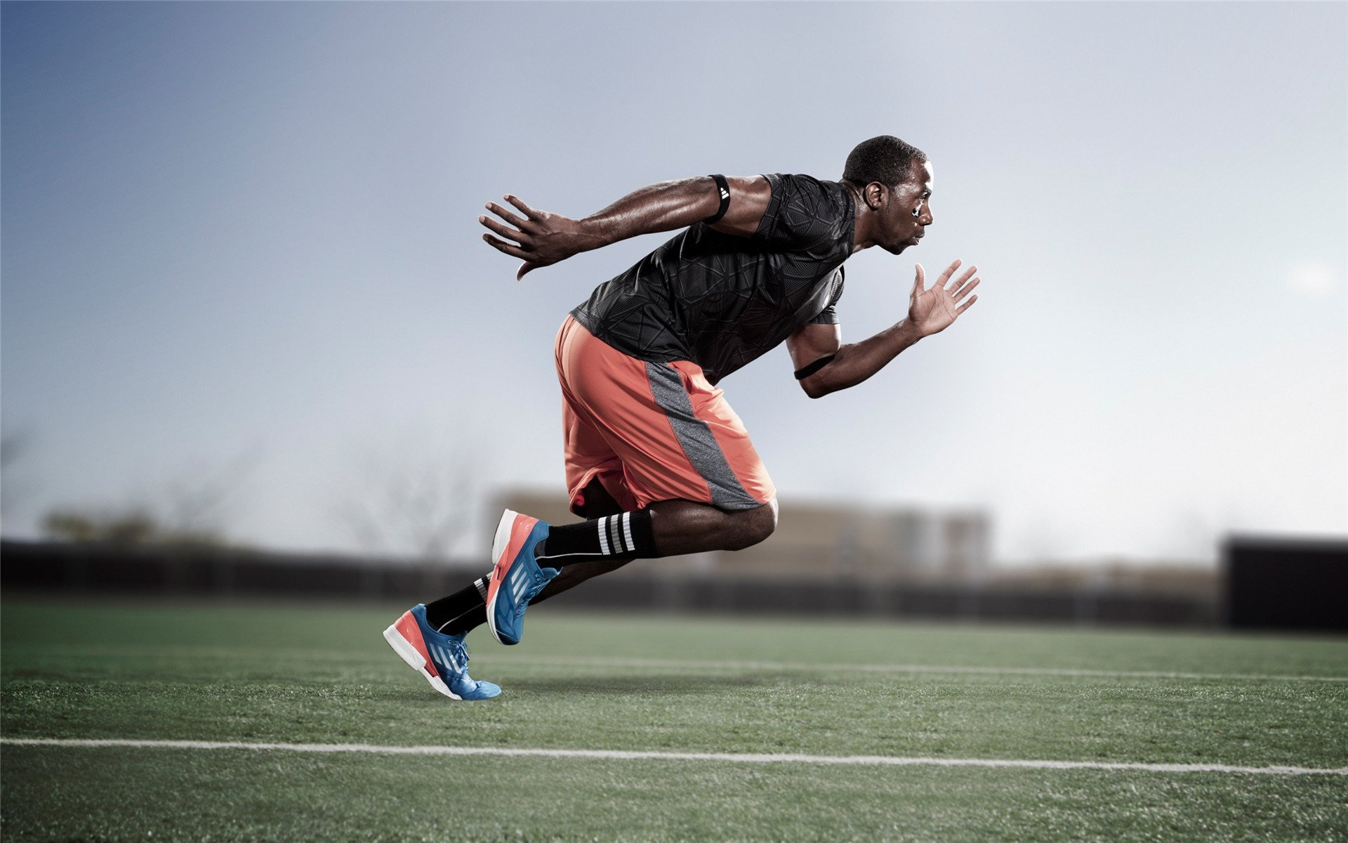 小贾伦关键节点连续得分,掘金战术压制火箭